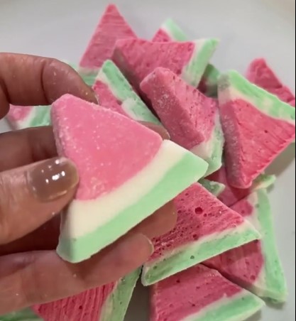 اماده شدن مارشمالو هندوانه ای یلدا