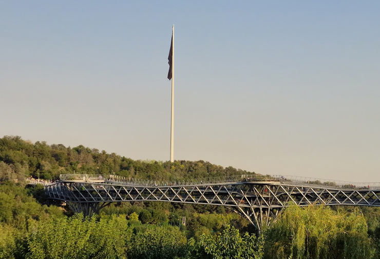 پل طبیعت در شهر تهران